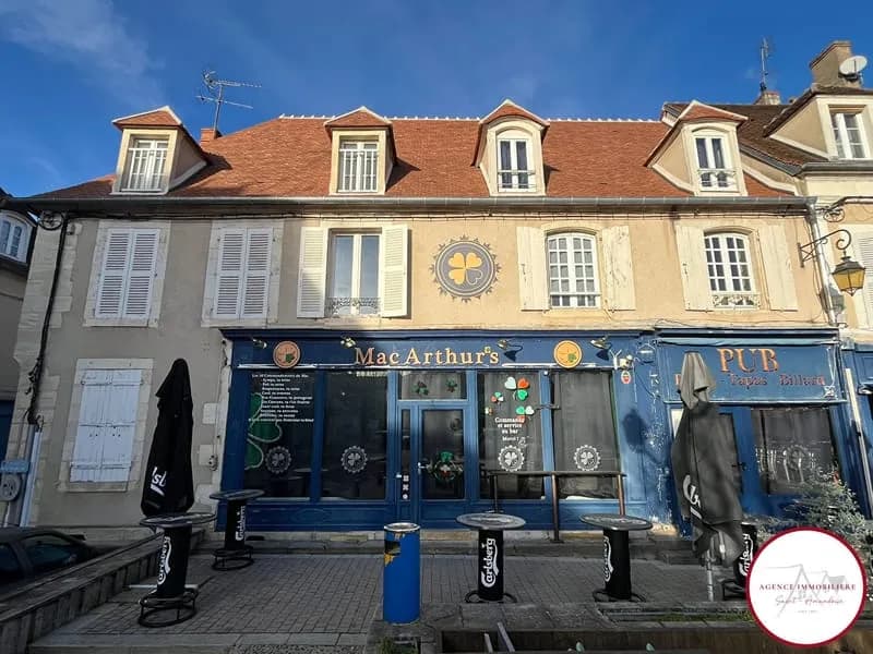 Immeuble de caractère avec local commercial et appartement - SAINT-AMAND-MONTROND - Photo 1