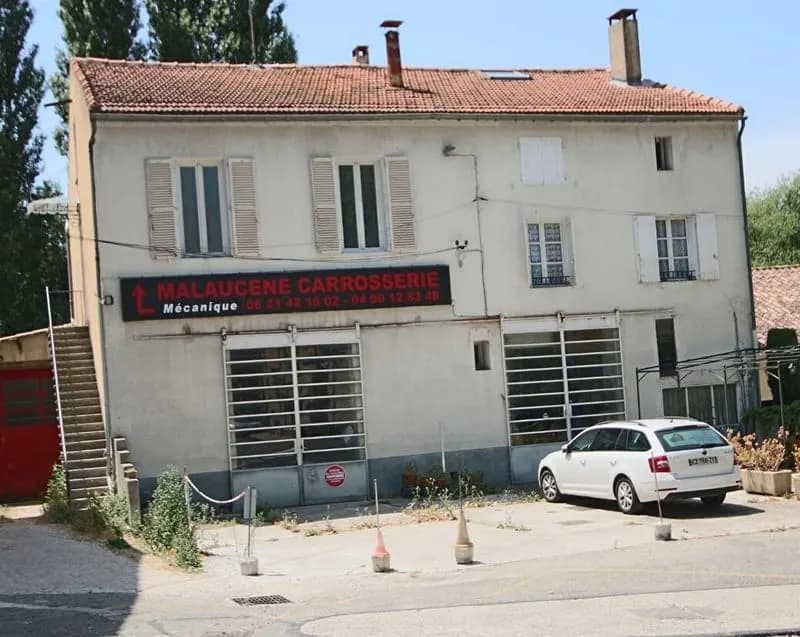 Immeuble Malaucene - Emplacement idéal commerces + appartements - Photo 1