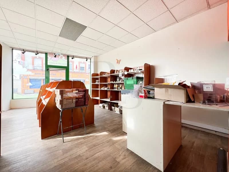 Briouze - Local Commercial + Logement - Photo 1