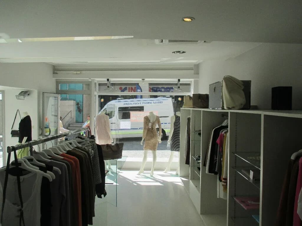 Immeuble commercial centre Nevers - Photo 1
