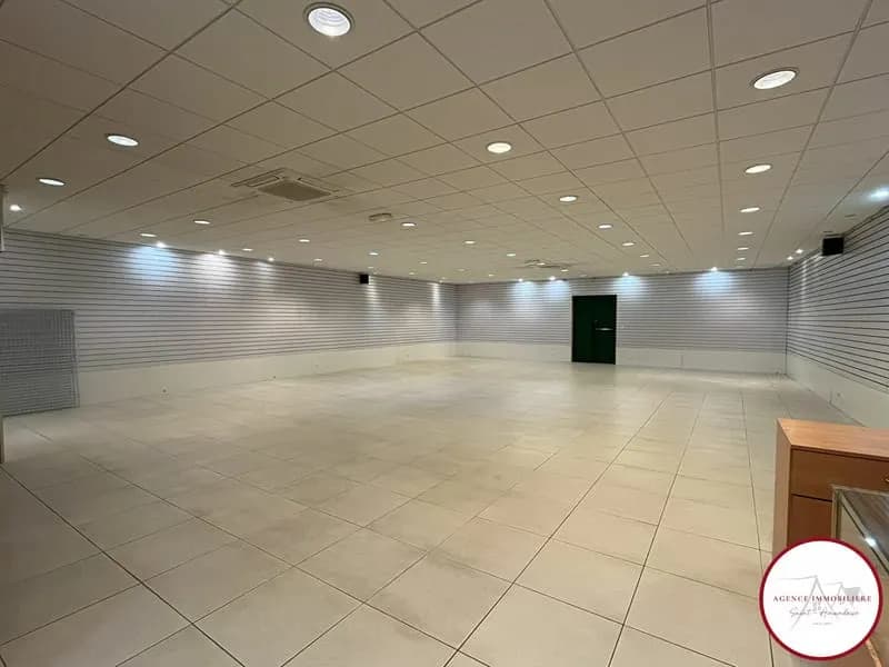 Local commercial + Appartement SAINT AMAND MONTROND - Photo 1
