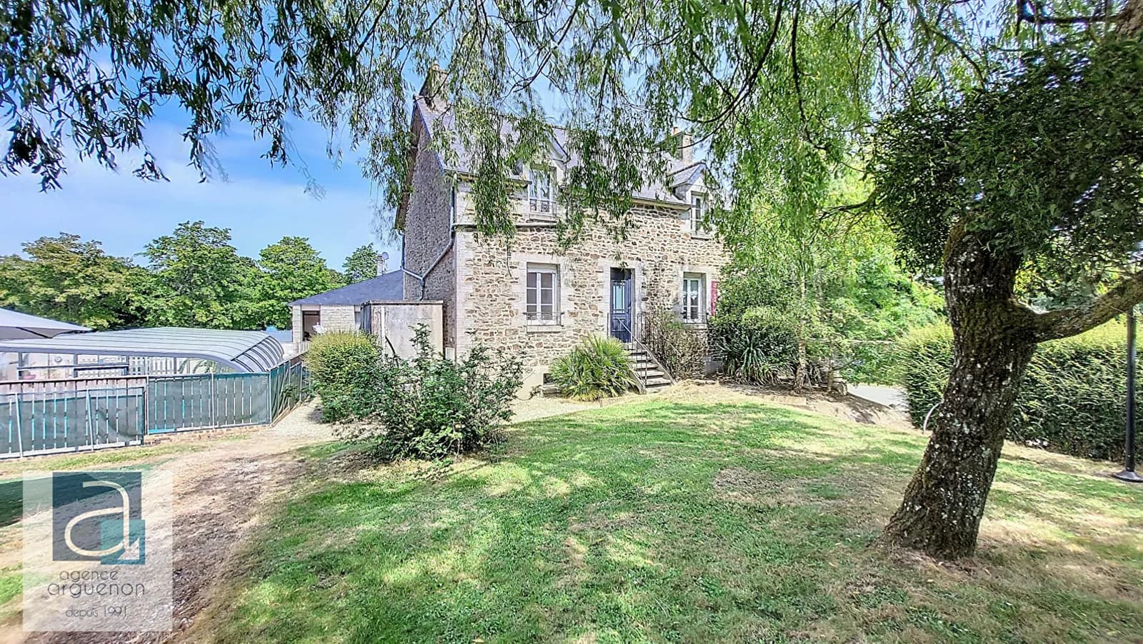 Bords de rance :Ensemble immobilier de caractère , idéal Projet mixte privé/professionnel avec gîte, restaurant, logements et piscine. - Photo 1
