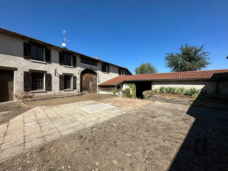 Tènement immobilier au coeur d'un village touristique - Photo 1