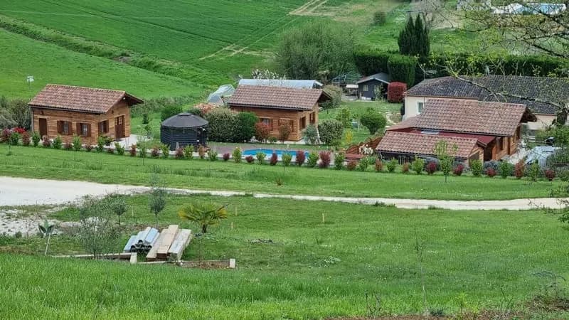 Idéal investisseur, ensemble immobilier type chalet à Dausse - Photo 1