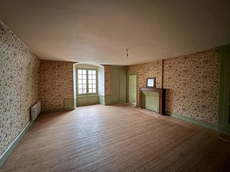 Immeuble de rapport à rénover de 141 m² en centre-bourg à Saint Benoit Du Sault ? Fort potentiel d'investissement - Photo 1