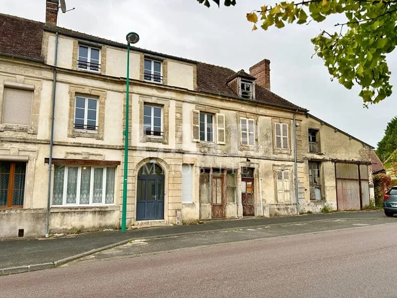 Ensemble immobilier à vendre situé au Bourg-Saint-Léonard REF T14802 - Photo 1