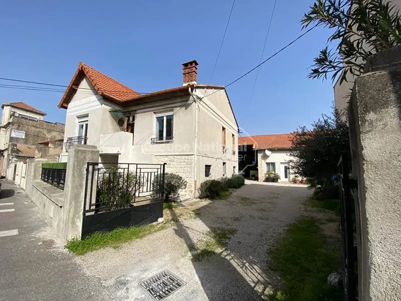 Ensemble immobilier en centre ville - Photo 1