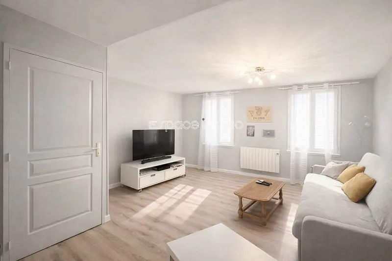 Immeuble de rapport - Hyper centre de Malaunay - Appartement et local commercial - Photo 1