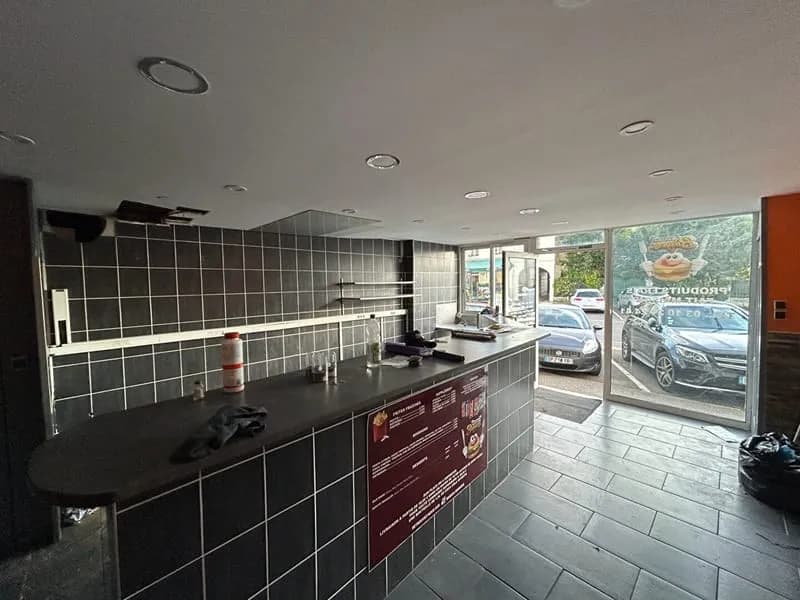 Immeuble Cellule commerciale + appartement - Photo 1