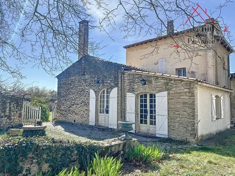 Rare à Pernes les Fontaines ensemble immobilier comprenant 3 mas sur 7 hectares. - Photo 1