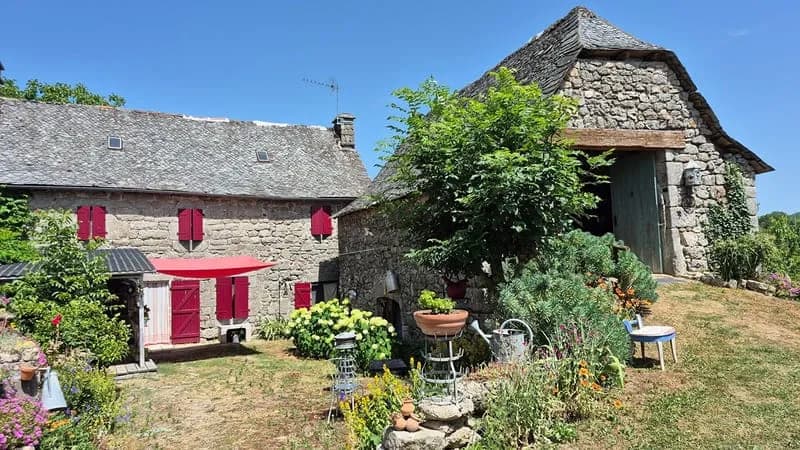 CAMPUAC, ensemble immobilier sur une parcelle de 2000 m² - Photo 1