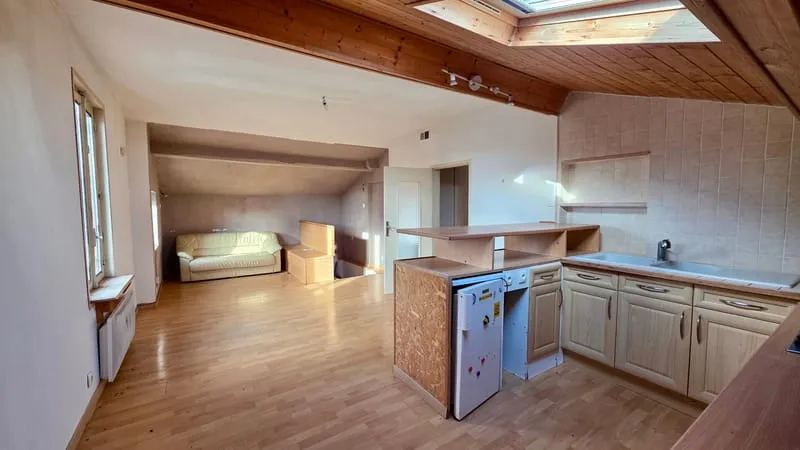 CLERMONT-FERRAND / Ensemble immobilier avec trois appartements à rénover ! - Photo 1