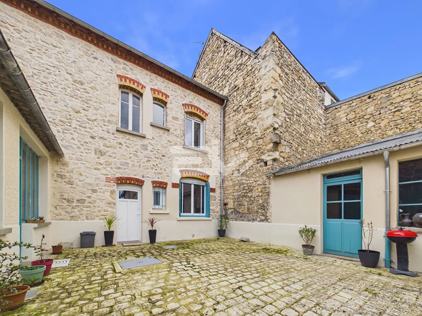 Immeuble de rapport avec local commercial et deux appartements - Environ 200 m² -Fort potentiel - Photo 1