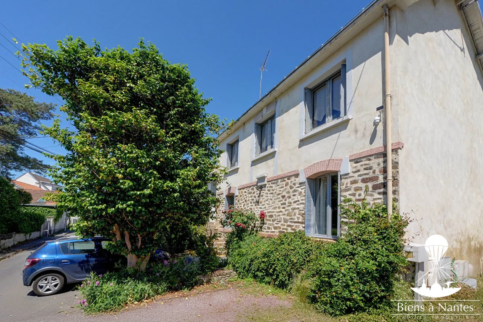 A vendre 4 locatifs + maison Orvault au calme - Photo 1