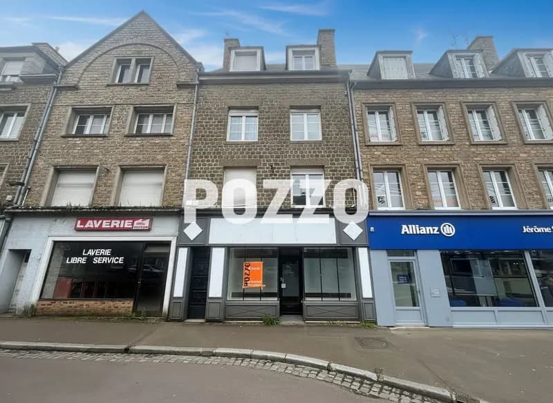 A vendre - Saint Hilaire Du Harcouet - Immeuble 10 pièce(s) 208 m² - 3 APPARTEMENTS - 1 LOCAL COMMERCIAL - Photo 1