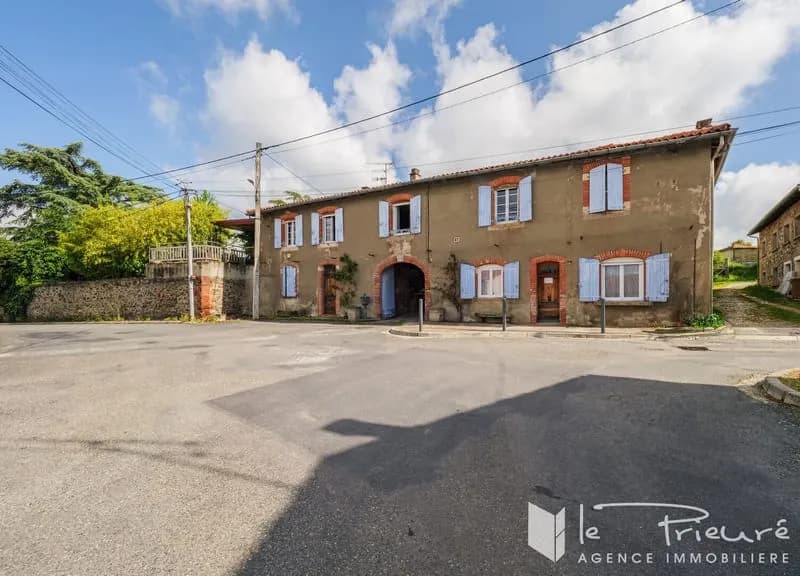 Idéal investisseur ou projet familial : ensemble immobilier complet avec 3 maisons, piscine et dépendances sur terrain de 4 378 m² - Photo 1