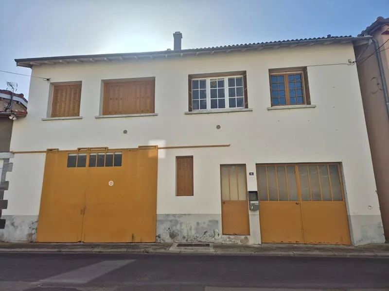 PONT-DU-CHÂTEAU / Centre bourg immeuble de rapport à vendre, belle opportunité ! - Photo 1