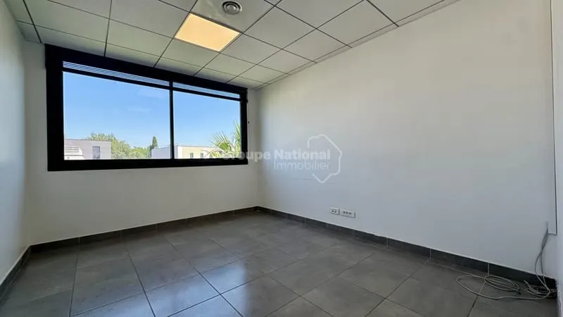 Parc Georges Besse - Local professionnel de 42 m² ? Immeuble L'Altis - Photo 1