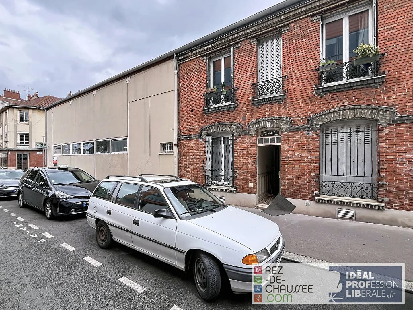 ENSEMBLE IMMOBILIER EN MONO-PROPRIÉTÉ À SAINT-OUEN - Photo 1