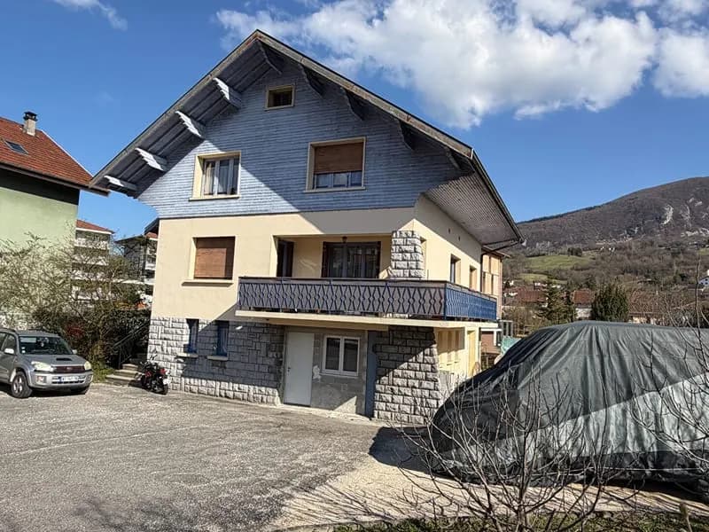 Maison indépendante comprenant 3 appartements et une dépendance - Photo 1