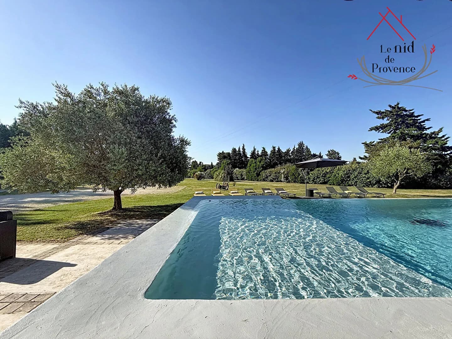 Ensemble immobilier dans un environnement privilégié - Photo 1