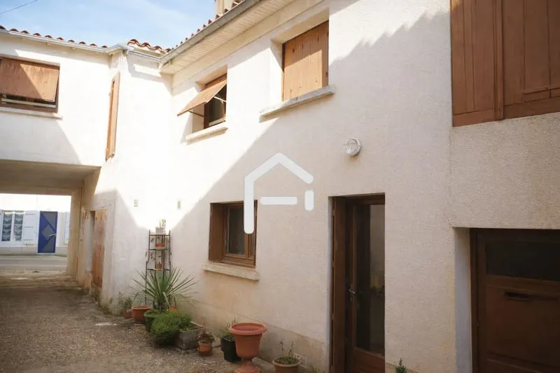 ENSEMBLE IMMOBILIER ? 3 MAISONS + DÉPENDANCES + TERRAIN ? LEZAY (79120) - Photo 1