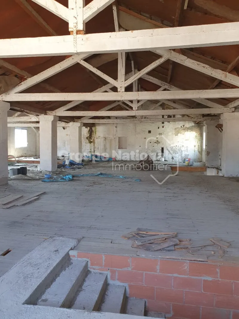 COURTHEZON :ENSEMBLE IMMOBILIER IMMEUBLE -INDUSTRIEL & COMMERCIAL AVEC FORT POTENTIEL - Photo 1