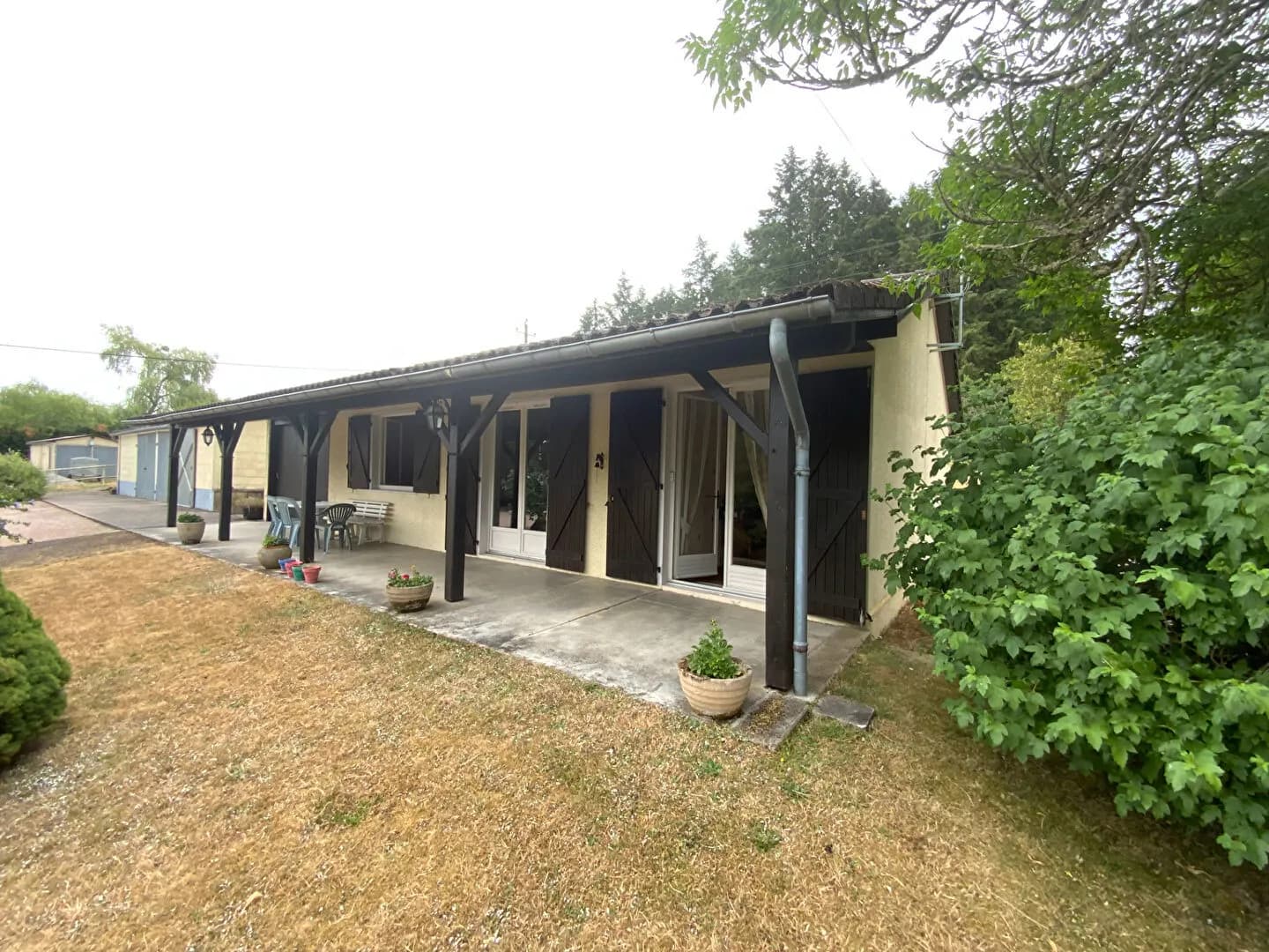 SAINT-EMILAND - Ténement immobilier comprenant deux maisons avec dépendances sur terrain de 1ha 48a 95ca - Photo 1