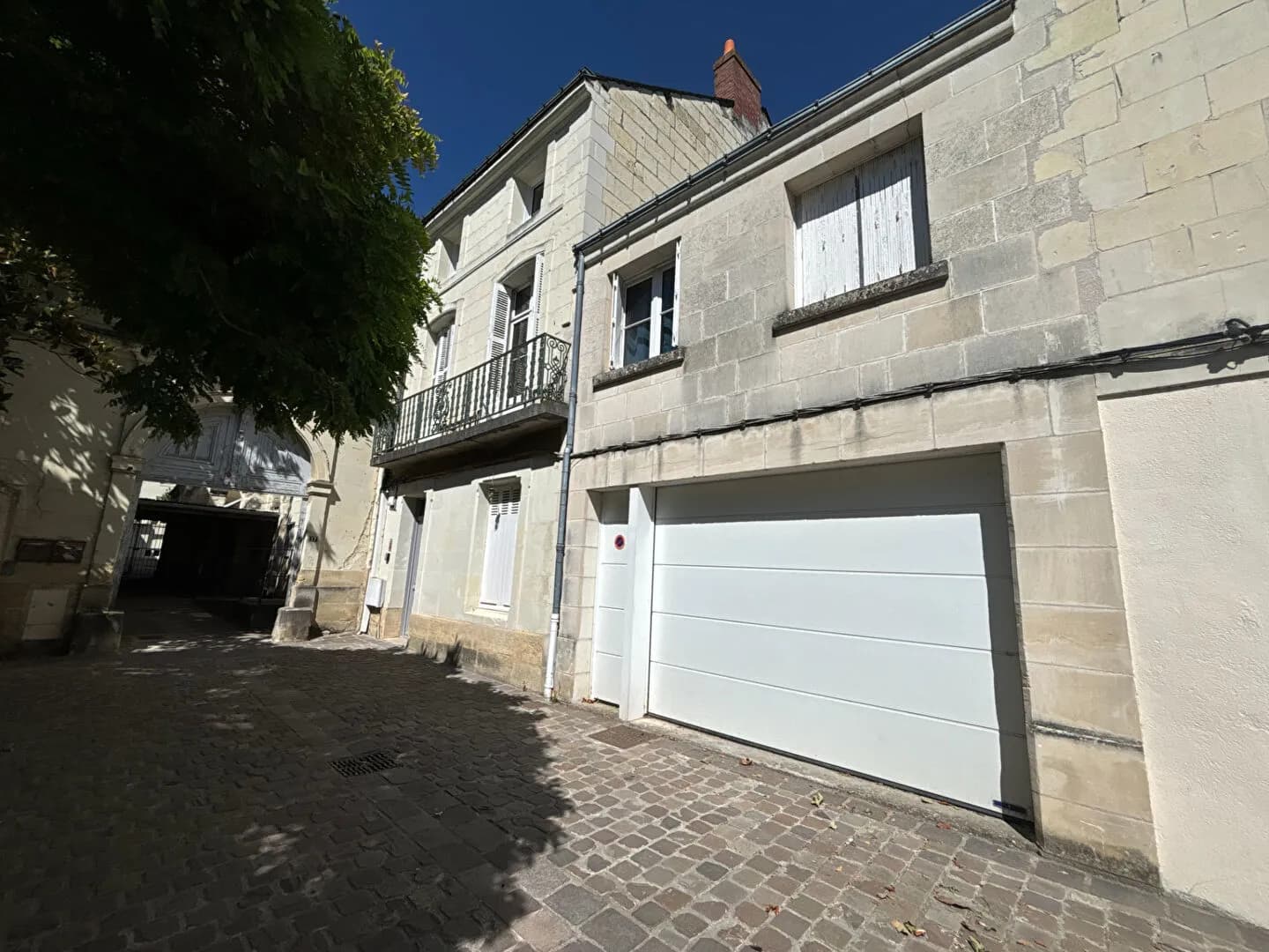 Centre de Chinon - Ensemble immobilier avec fort potentiel - Photo 1