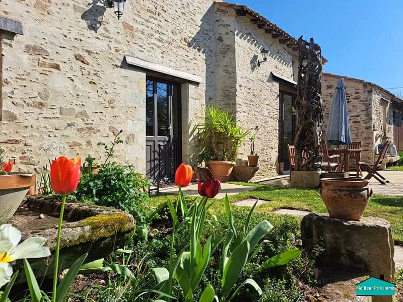 Ensemble immobilier La Limouzinière 206 m² - Photo 1