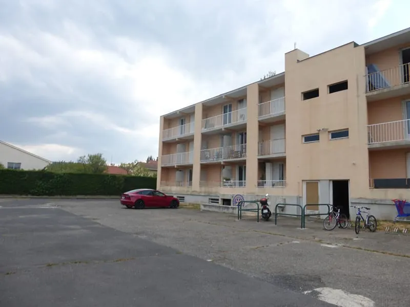 ISSOIRE / Lot de 3 studios de 18,60 M2 chacun pour investisseur ! - Photo 1