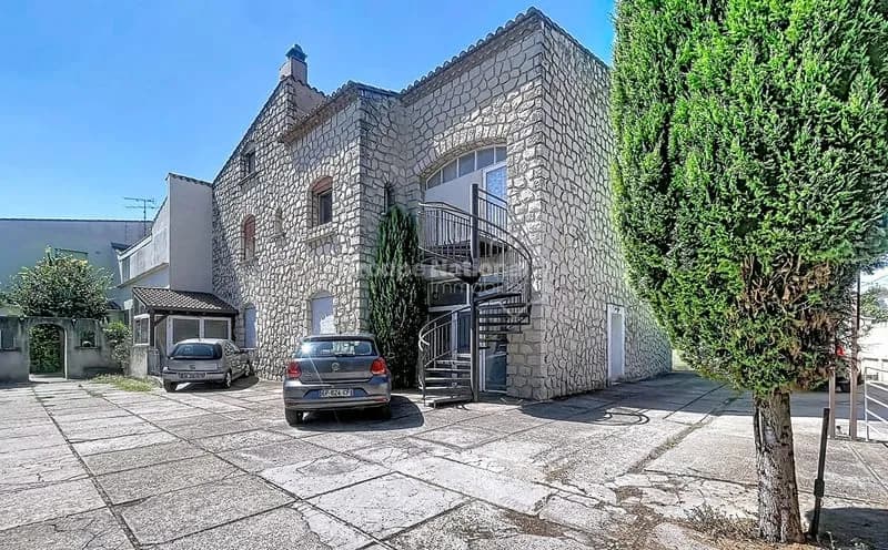 ARLES QUARTIER MONTPLAISIR, ENSEMBLE IMMOBILIER DE RAPPORT AVEC PISCINE, 11 LOTS, FORT POTENTIEL - Photo 1