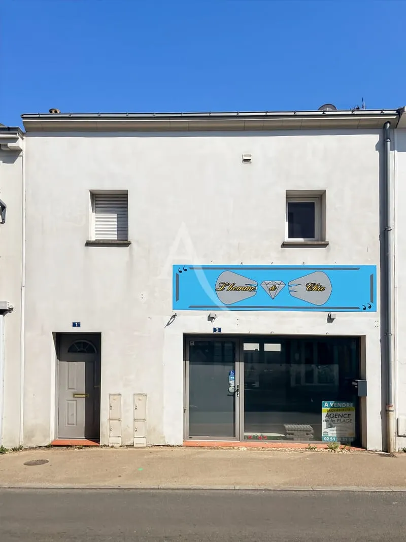 Ensemble immobilier avec local commercial en RDJ et T2 mezzanine à l'étage - Photo 1