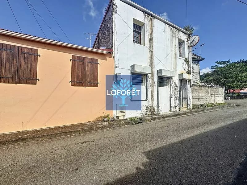 Immeuble de cinq appartements et d'un local commercial Saint Pierre - Photo 1