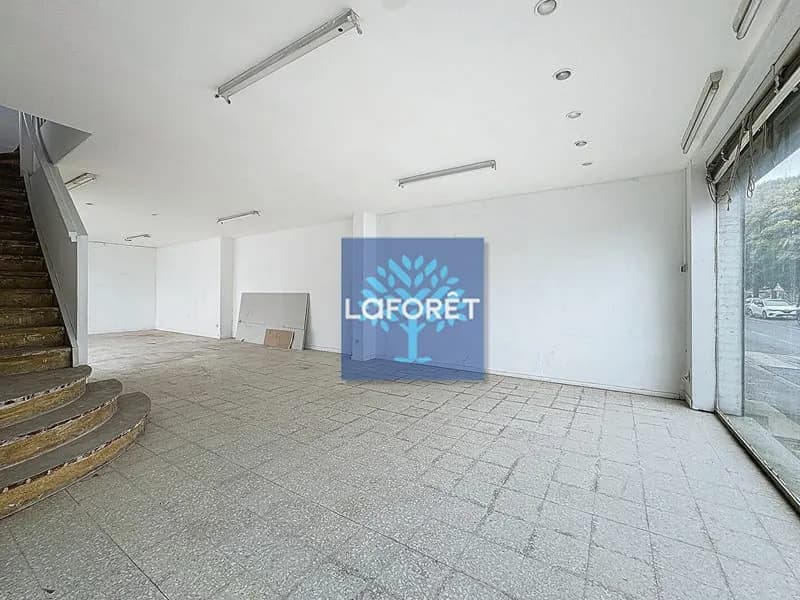 Immeuble de rapport Quievrechain local et habitation possible - Photo 1
