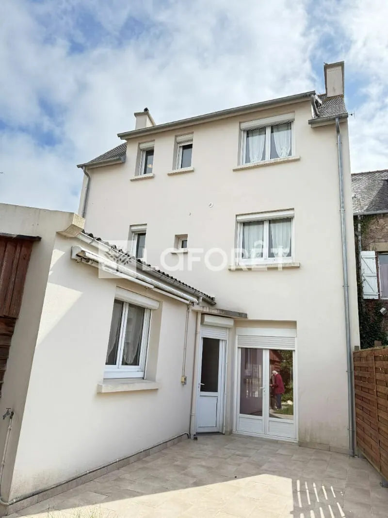 Immeuble - 160 m² - 1 local commercial - 2 appartements T2 - rénové récemment - Photo 1