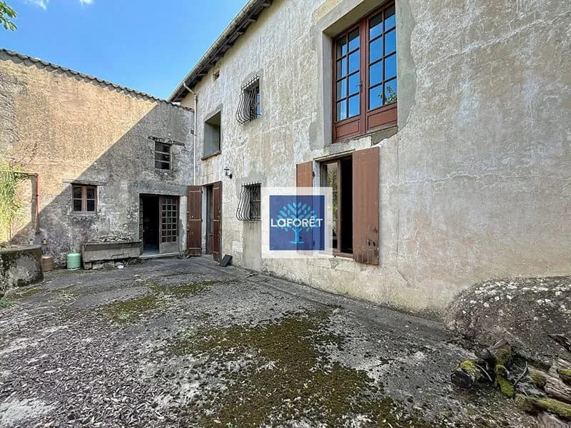 Immeuble composé d'une maison et d'un local, jardin et dépendance - Photo 1
