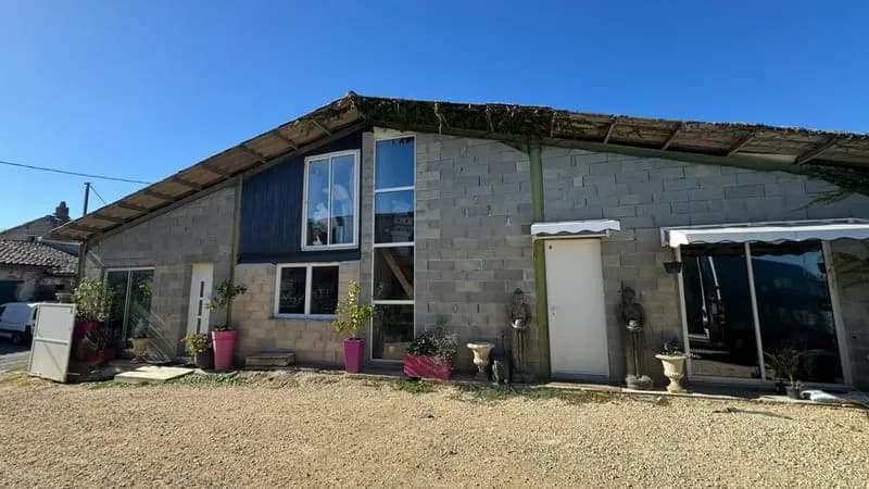 LAPEYROUSSE-FOSSAT- Ensemble immobilier composé de 2 bâtiment sur 1100m² - Photo 1