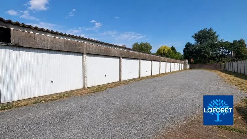 Ensemble immobilier de 19 garages sur 1 181 m² - Photo 1