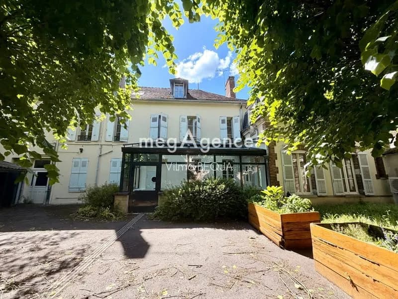 Ensemble immobilier au coeur du centre ville de Sens - Photo 1