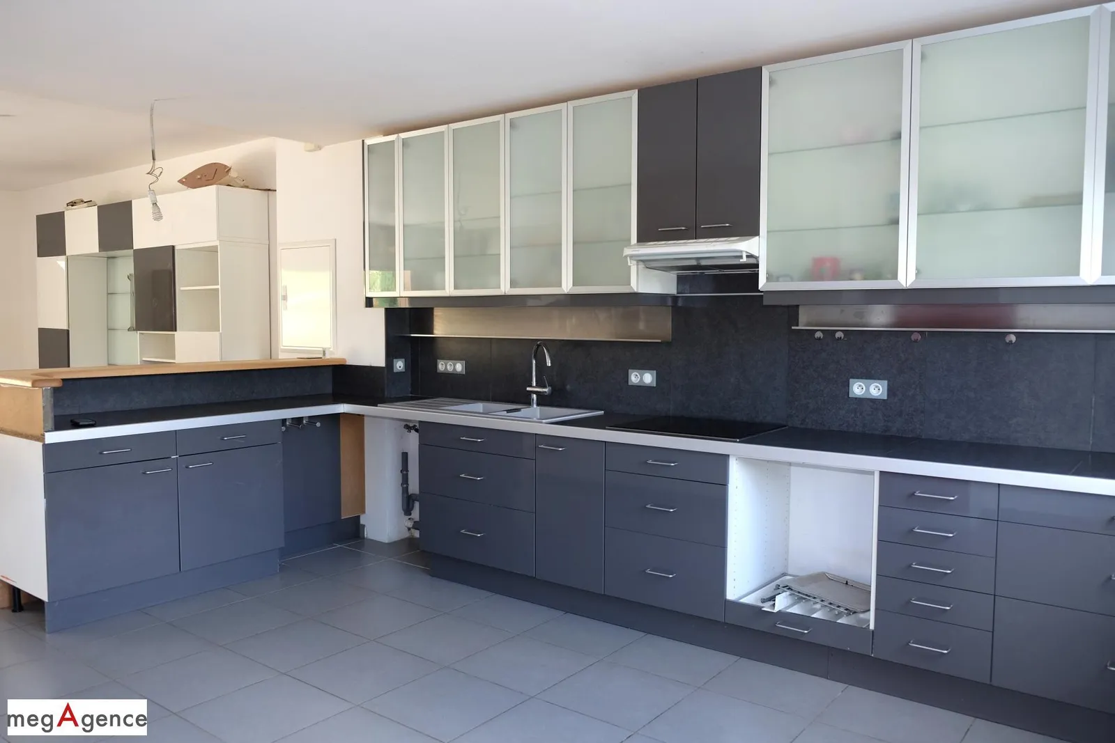 Propriété comprenant trois constructions sur 11 778 m² - Photo 1