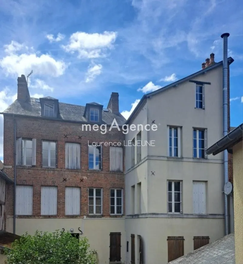 À ORBEC IMMEUBLE en monopropriété 7 appartements 1 boutique 1 local - Photo 1