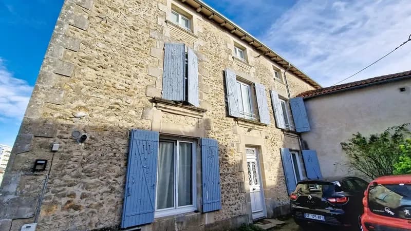Opportunité investisseur : immeuble sans vacance locative avec 4 logements et stationnement privé - Photo 1