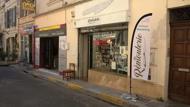 Immeuble de rapport mixte hypercentre Arles rendement 7,40 % - Photo 1