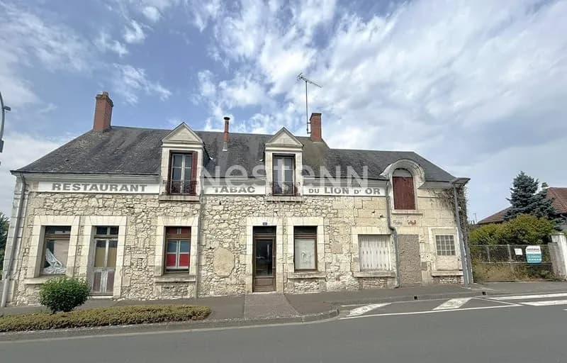 Immeuble avec local commerciale et habitation au coeur de la commune de LYE (36) - Photo 1