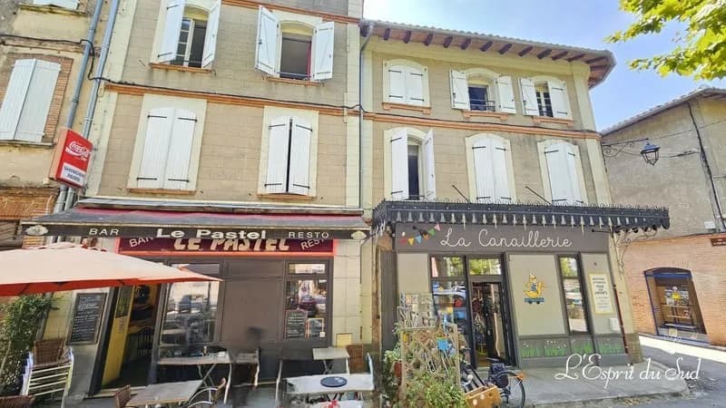 Ensemble immobilier 9 logements et 2 commerces, tous loués - Photo 1