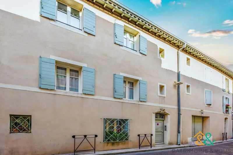 Immeuble de caractère centre historique de Beaucaire - Photo 1