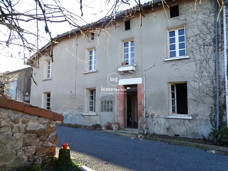 Ensemble immobilier en pierre avec granges et terrain attenant - Photo 1