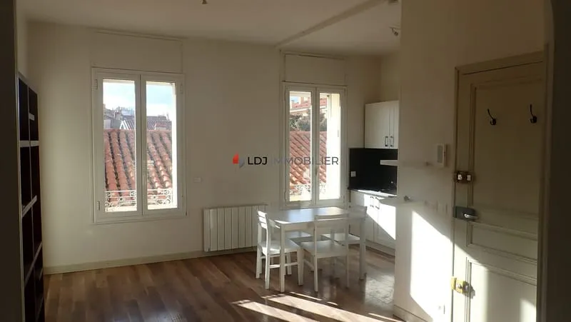 SECTEUR PLACE DE BELGIQUE - IMMEUBLE EN PLEINE PROPRIETE - Photo 1