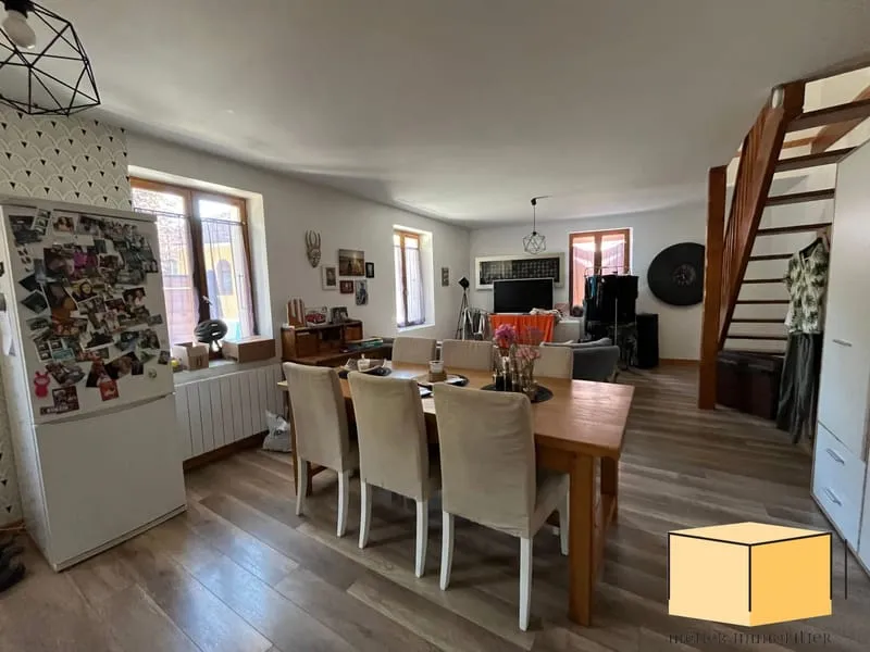 Ensemble immobilier situé à Yenne centre - Photo 1
